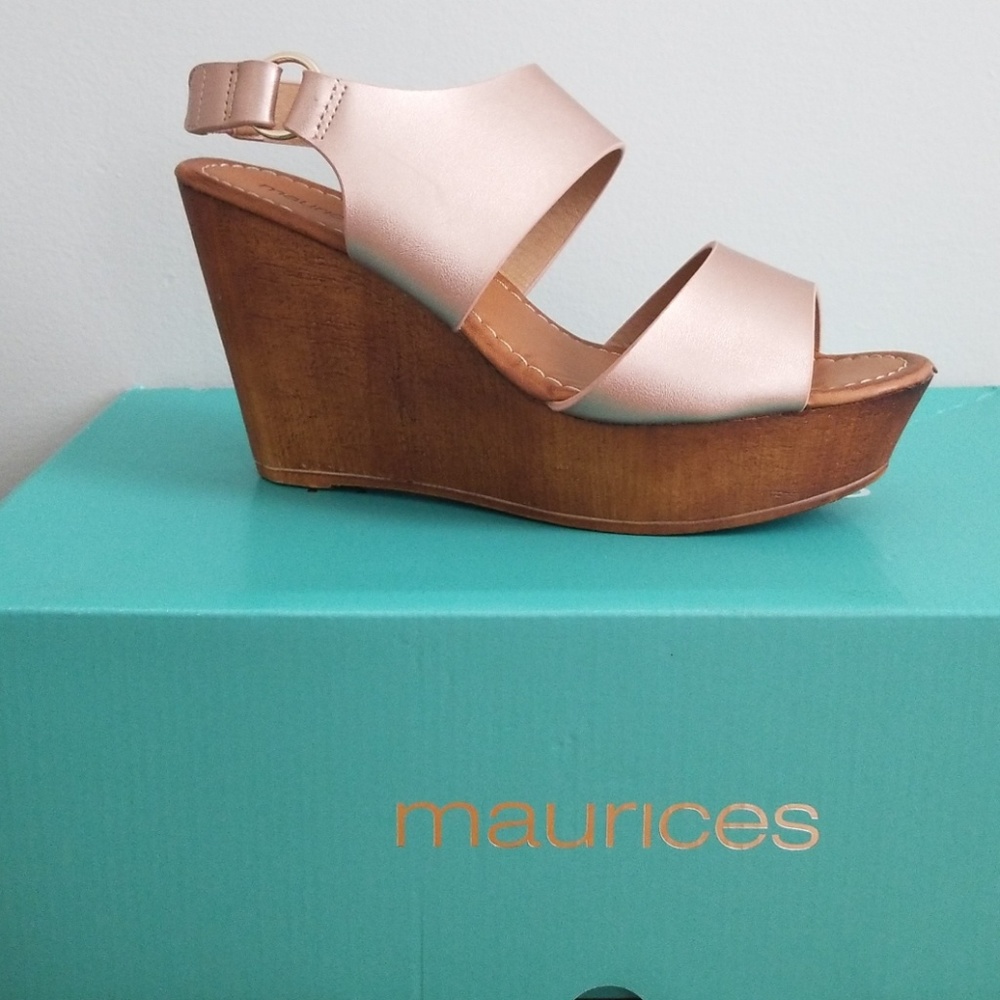 NEVER WORN Maurices Rose Gold Wedges size 7
